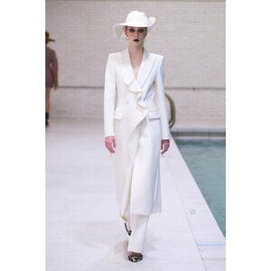 NWT $4k Area FW18 Runway Ruffled Double Breasted Tailored Coat Cream Size 6